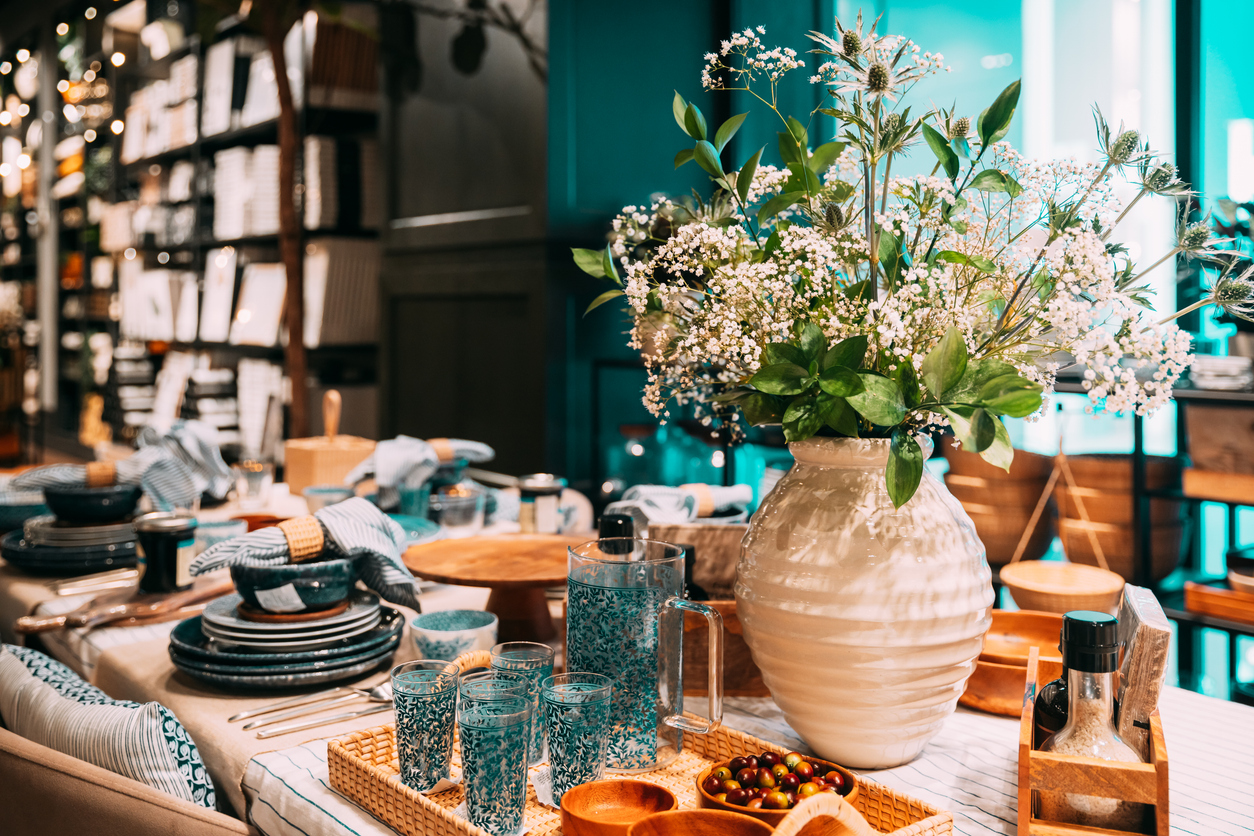 Skapa en minnesvärd mässupplevelse med neurodesign-inspirerad inredning!